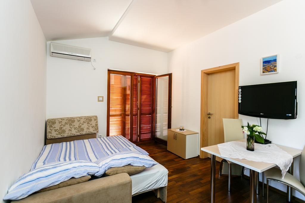Apartments Josip Pinezići Cameră foto