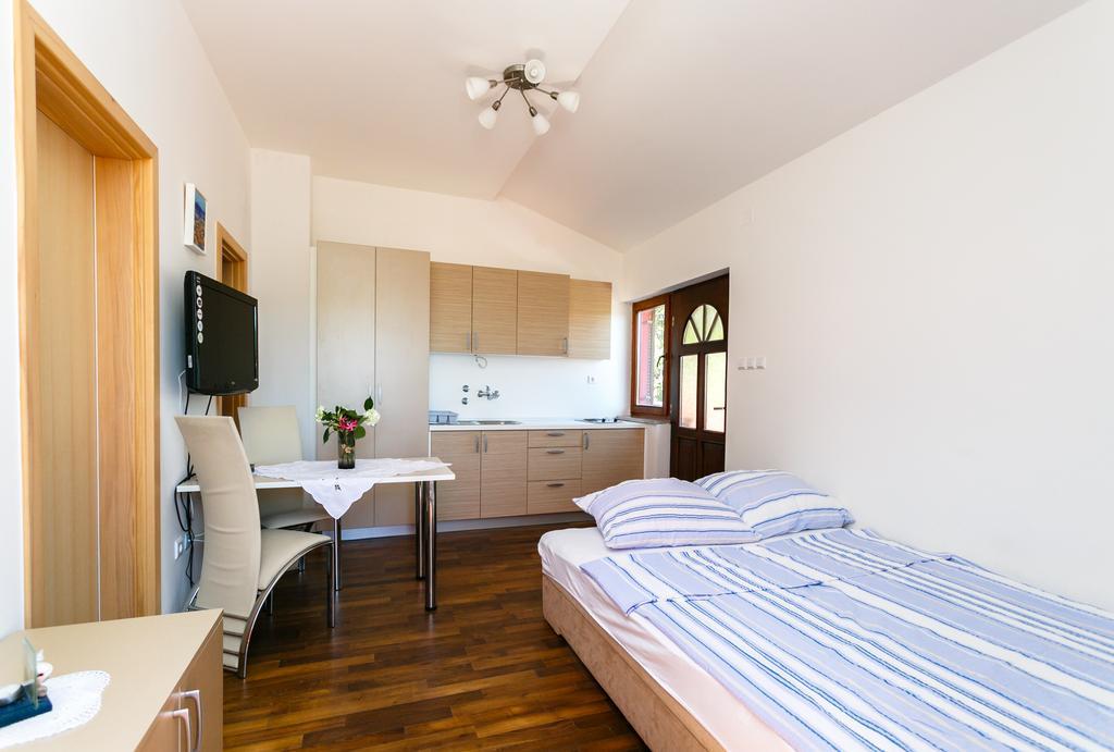 Apartments Josip Pinezići Cameră foto